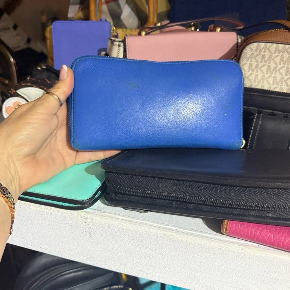 Tory Burch Blue Wallet with Gold Logo - Picture 4 of 4